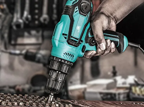 SCREWDRIVERS AND DRILLS